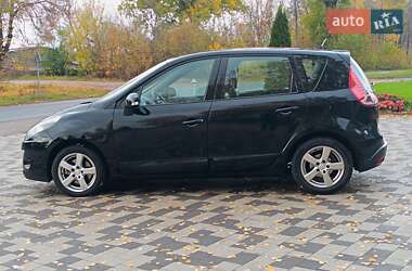 Минивэн Renault Scenic 2011 в 
