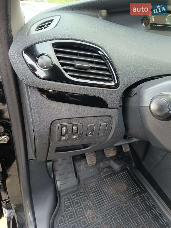 Мінівен Renault Scenic 2011 в Ніжині фото 24 Мінівен Renault Scenic 2011 в Ніжині