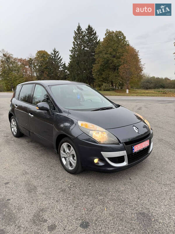 Минивэн Renault Scenic 2009 в 