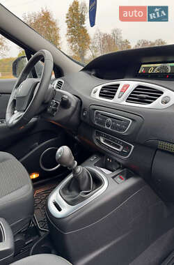 Минивэн Renault Scenic 2009 в 
