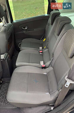 Минивэн Renault Scenic 2009 в 