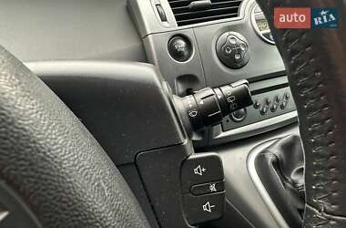 Мінівен Renault Scenic 2005 в  фото 23 Мінівен Renault Scenic 2005 в