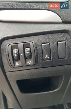 Минивэн Renault Scenic 2012 в 