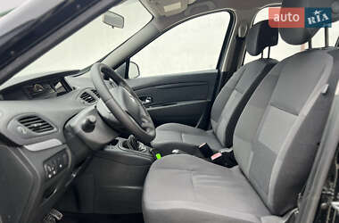 Минивэн Renault Scenic 2012 в 
