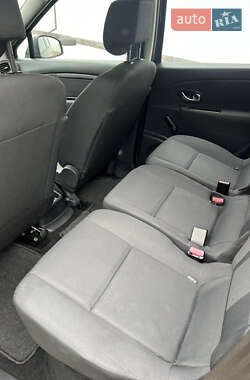 Минивэн Renault Scenic 2012 в 