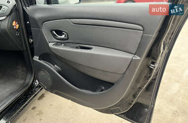 Минивэн Renault Scenic 2012 в 