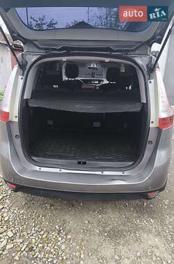 Минивэн Renault Scenic 2011 в 