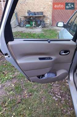 Минивэн Renault Scenic 2003 в 
