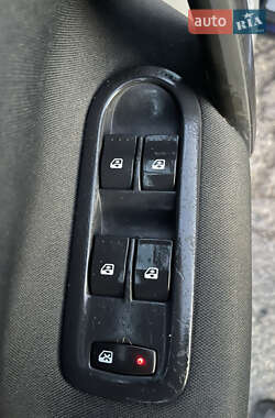 Минивэн Renault Scenic 2005 в  фото 20 Минивэн Renault Scenic 2005 в