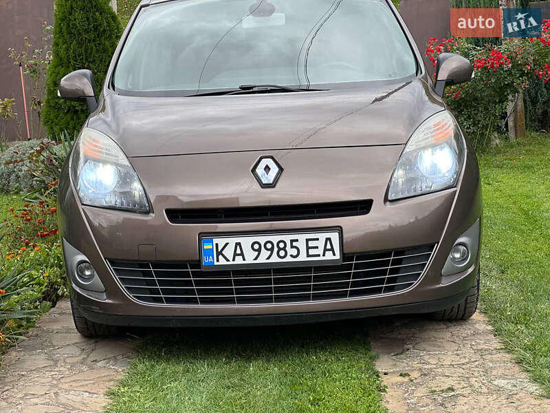 Минивэн Renault Scenic 2011 в Ивано-Франковске