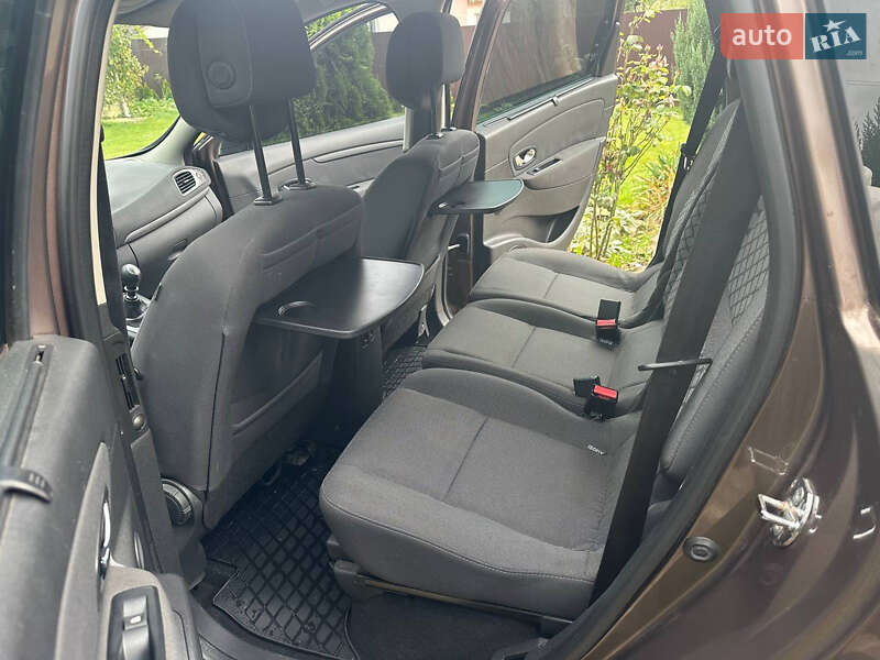 Минивэн Renault Scenic 2011 в Ивано-Франковске