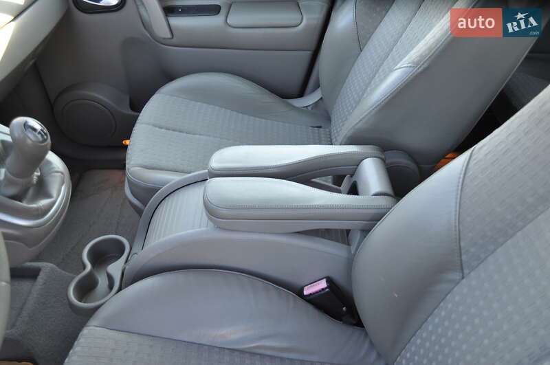 Минивэн Renault Scenic 2004 в Киеве фото 38 Минивэн Renault Scenic 2004 в Киеве