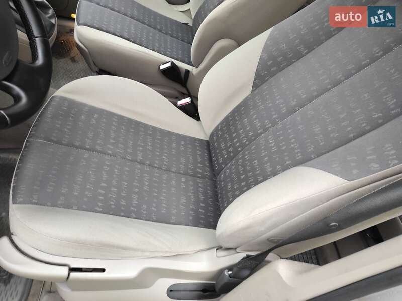 Минивэн Renault Scenic 2005 в Сарнах