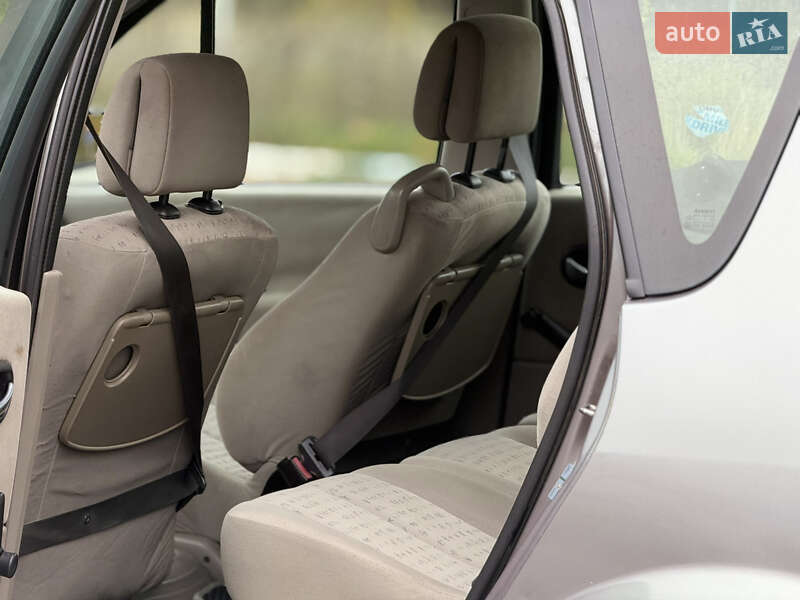 Минивэн Renault Scenic 2004 в Мене фото 7 Минивэн Renault Scenic 2004 в Мене