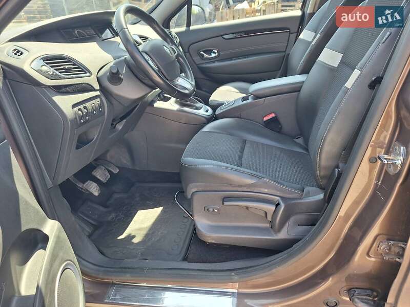 Мінівен Renault Scenic 2013 в Нововолинську