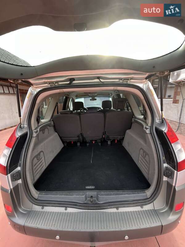 Минивэн Renault Scenic 2005 в Дубно