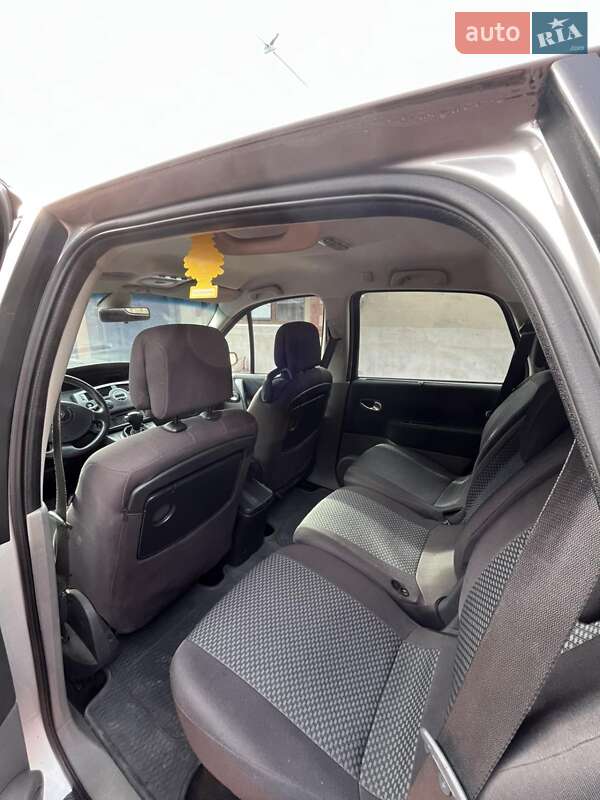 Минивэн Renault Scenic 2005 в Дубно