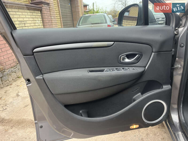Мінівен Renault Scenic 2010 в Охтирці фото 31 Мінівен Renault Scenic 2010 в Охтирці