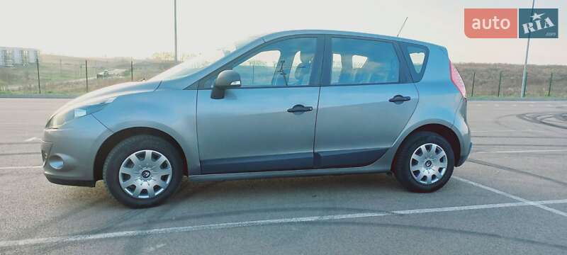 Минивэн Renault Scenic 2010 в Ровно