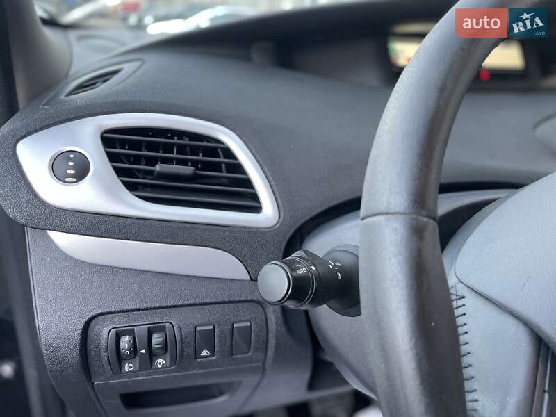 Мінівен Renault Scenic 2011 в Сумах