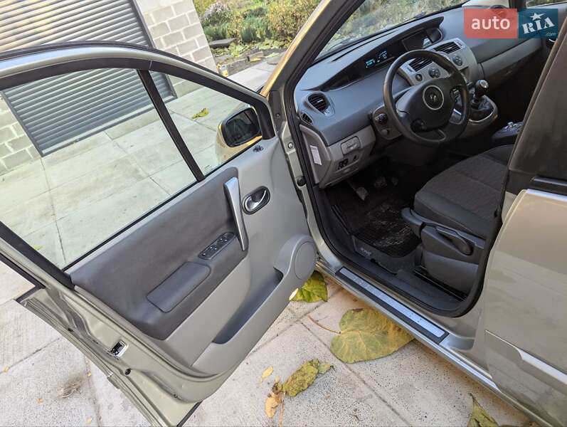 Мінівен Renault Scenic 2006 в Дубні