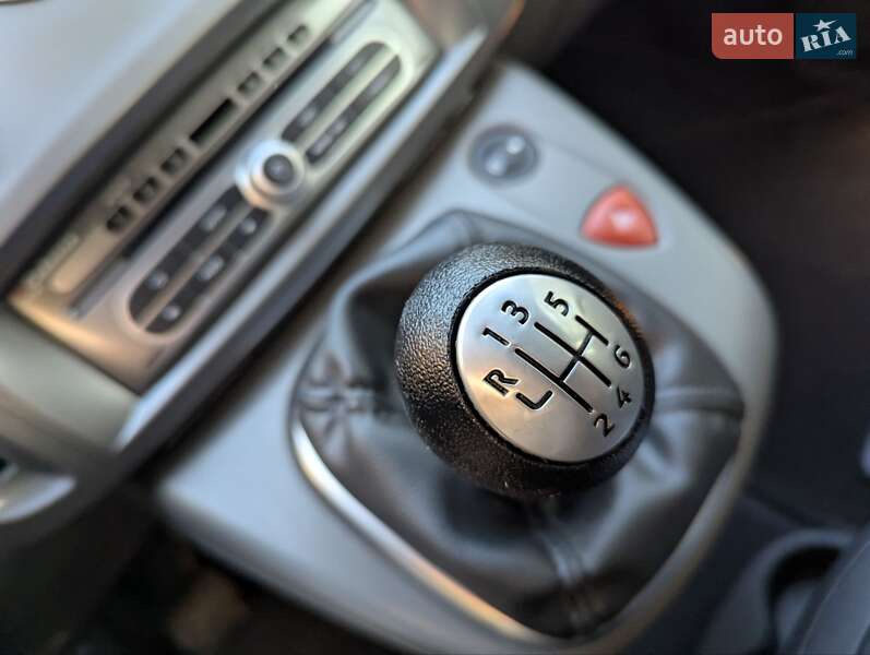 Мінівен Renault Scenic 2006 в Дубні