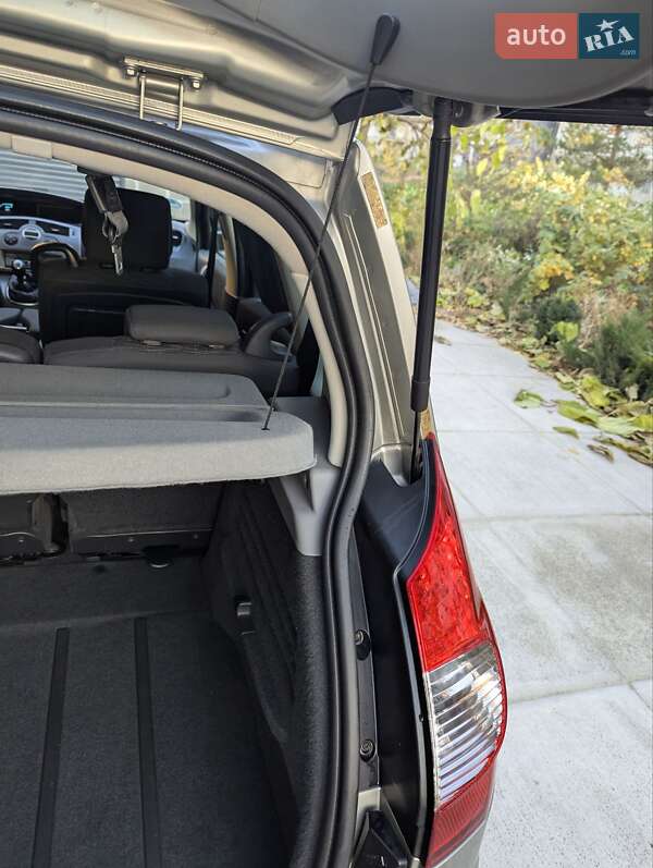 Мінівен Renault Scenic 2006 в Дубні