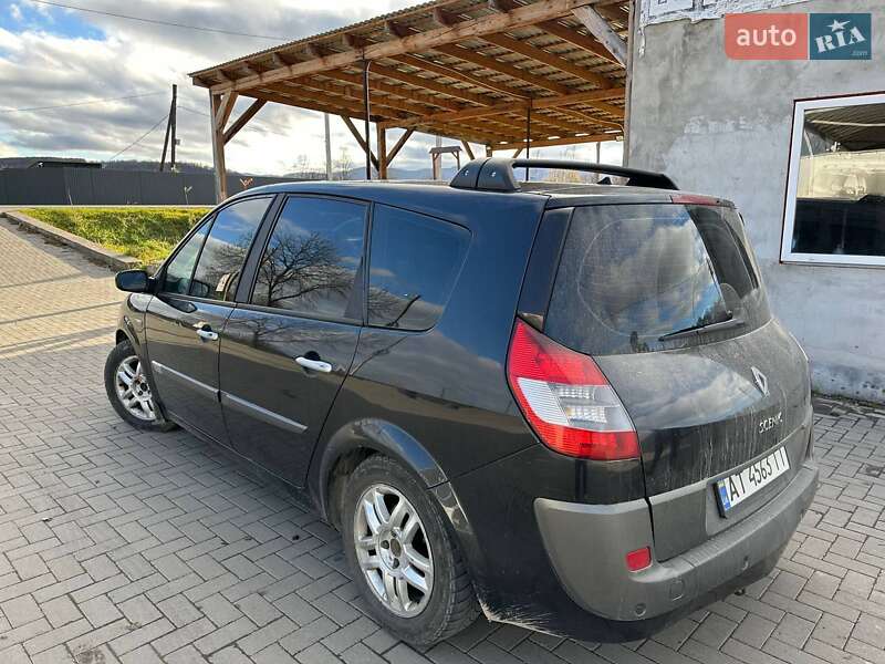 Минивэн Renault Scenic 2005 в Красной