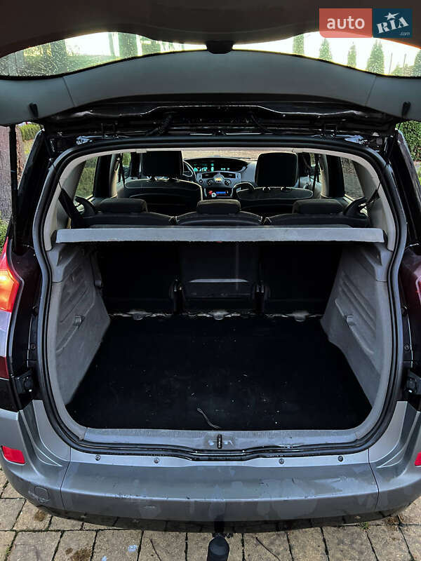 Минивэн Renault Scenic 2004 в Городке