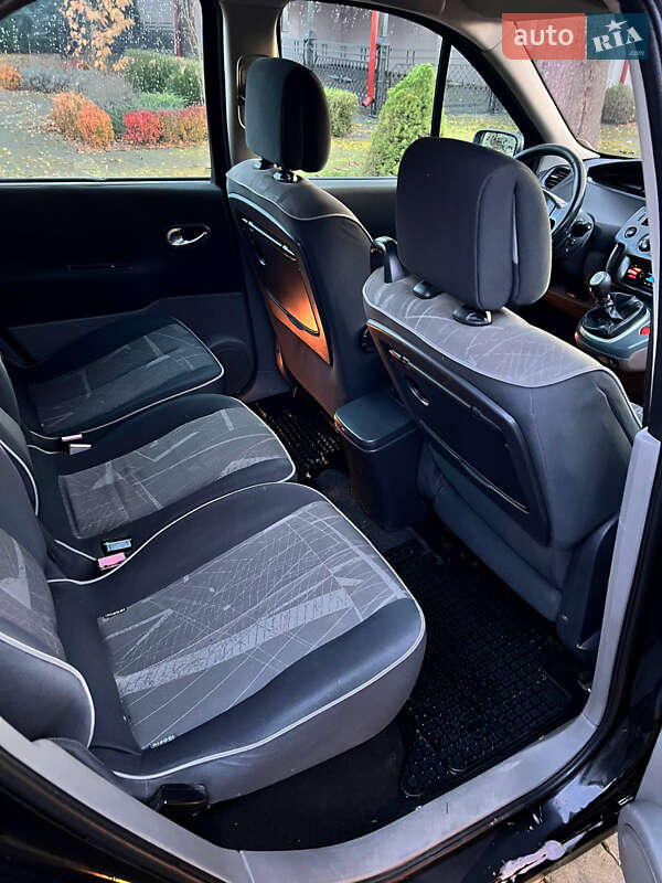 Минивэн Renault Scenic 2004 в Городке