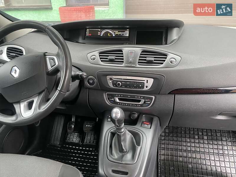 Минивэн Renault Scenic 2012 в Коростене