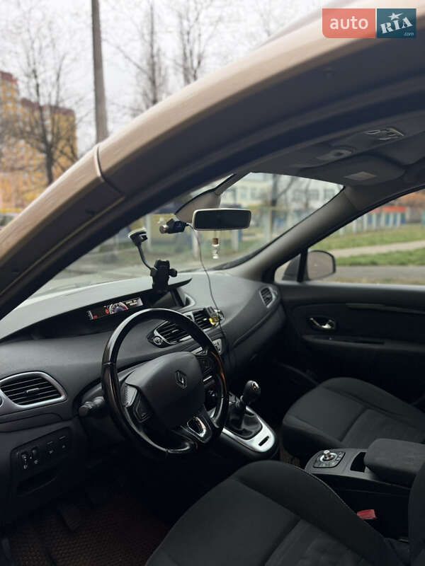 Минивэн Renault Scenic 2014 в Киеве
