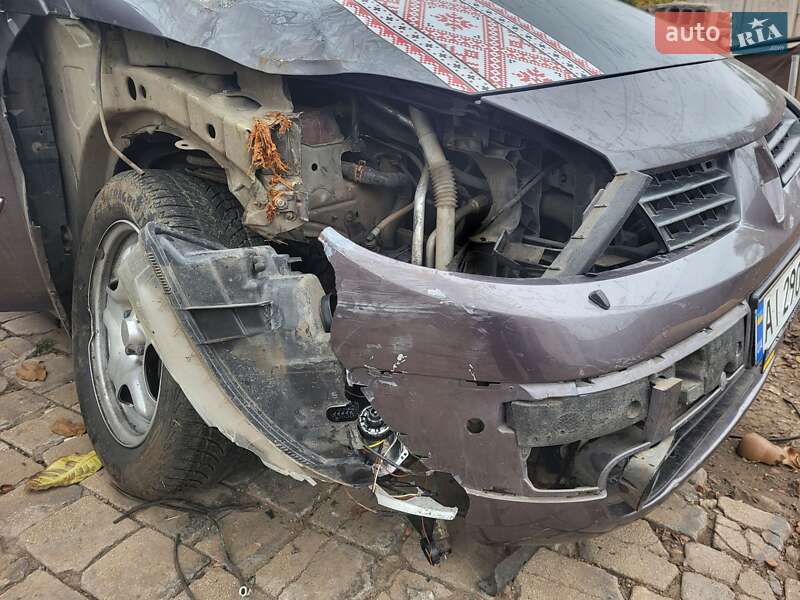 Минивэн Renault Scenic 2004 в Новониколаевке