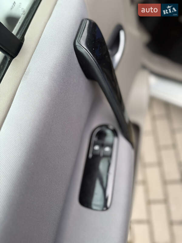 Мінівен Renault Scenic 2004 в Нововолинську