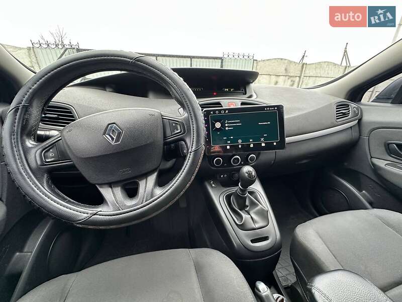 Мінівен Renault Scenic 2011 в Чорнобаї