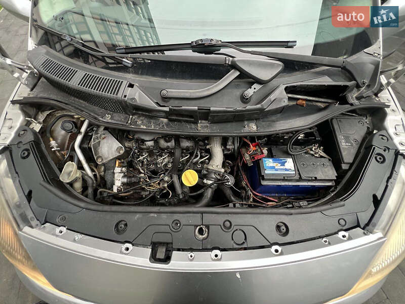Мінівен Renault Scenic 2004 в Івано-Франківську фото 12 Мінівен Renault Scenic 2004 в Івано-Франківську