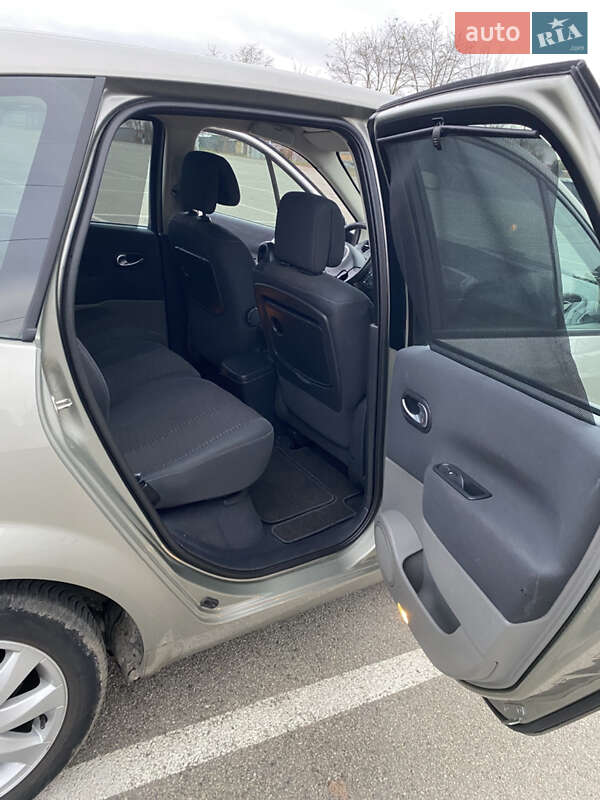 Минивэн Renault Scenic 2006 в Белогородке