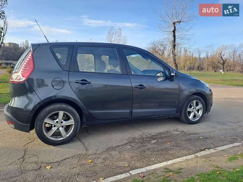 Минивэн Renault Scenic 2011 в Каменском
