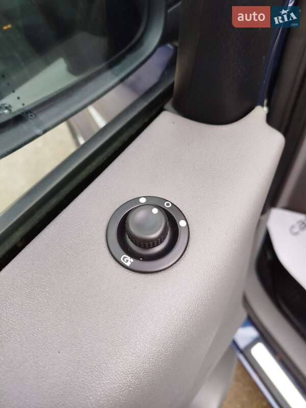 Минивэн Renault Scenic 2005 в Запорожье