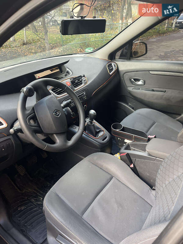 Мінівен Renault Scenic 2009 в Рівному