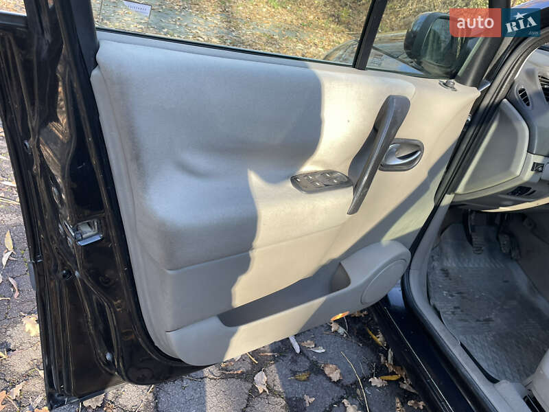 Минивэн Renault Scenic 2004 в Дрогобыче