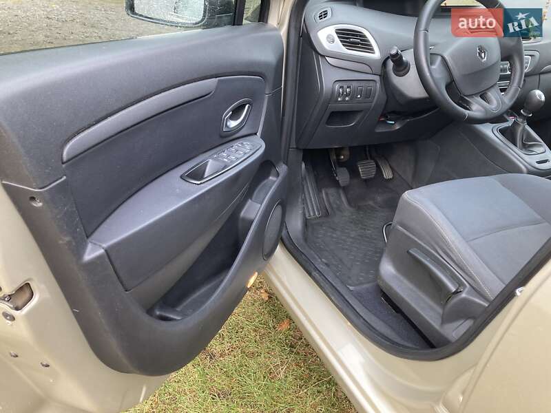 Мінівен Renault Scenic 2009 в Миргороді