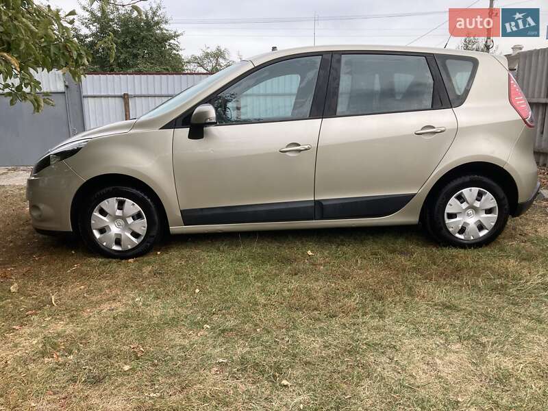 Мінівен Renault Scenic 2009 в Миргороді