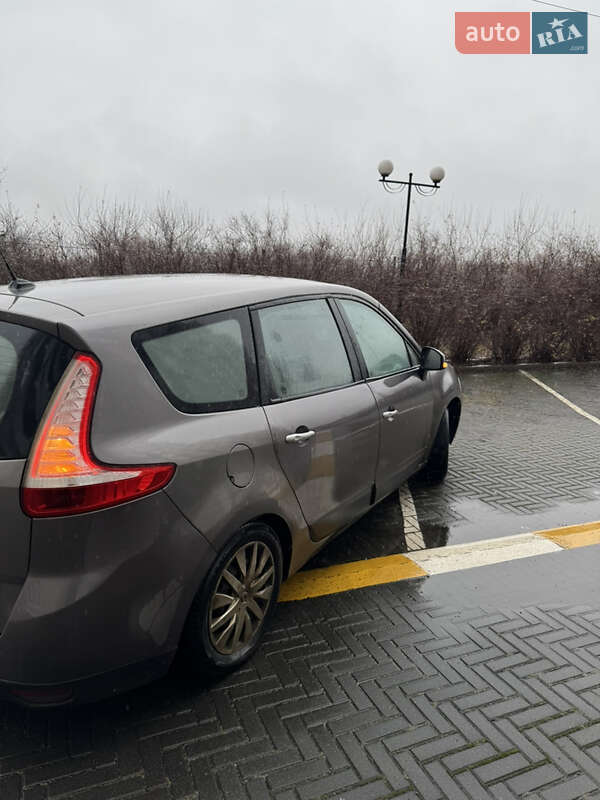 Мінівен Renault Scenic 2010 в Гостомелі