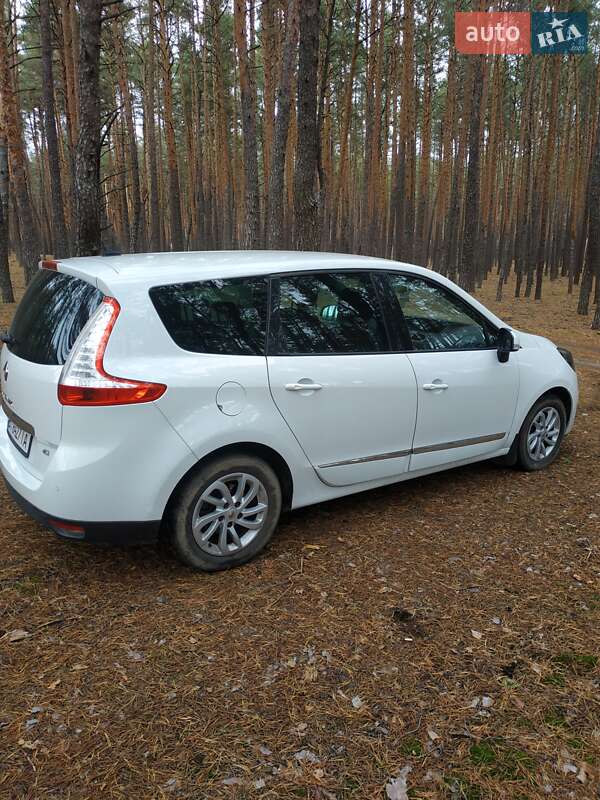 Минивэн Renault Scenic 2013 в Гадяче