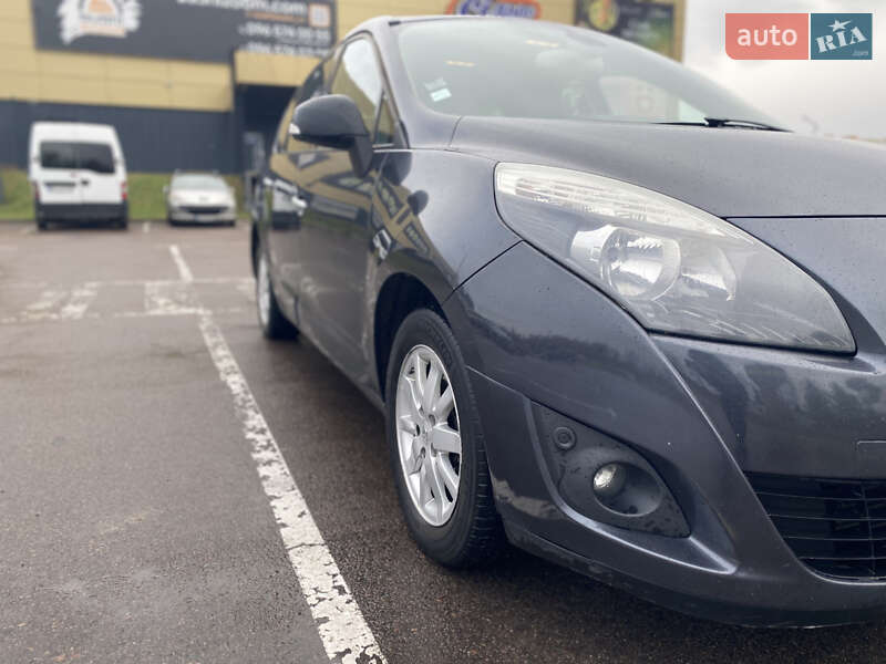 Мінівен Renault Scenic 2011 в Рівному