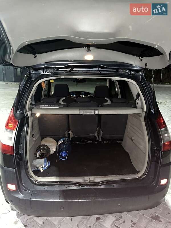 Минивэн Renault Scenic 2006 в Хотине