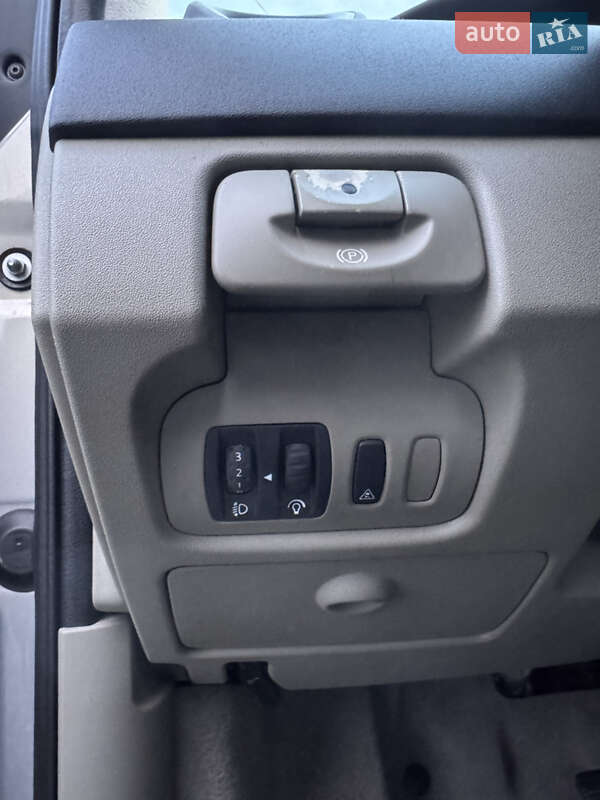 Минивэн Renault Scenic 2005 в Виноградове