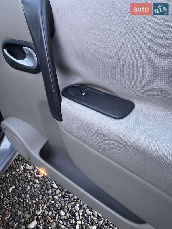 Минивэн Renault Scenic 2005 в Виноградове