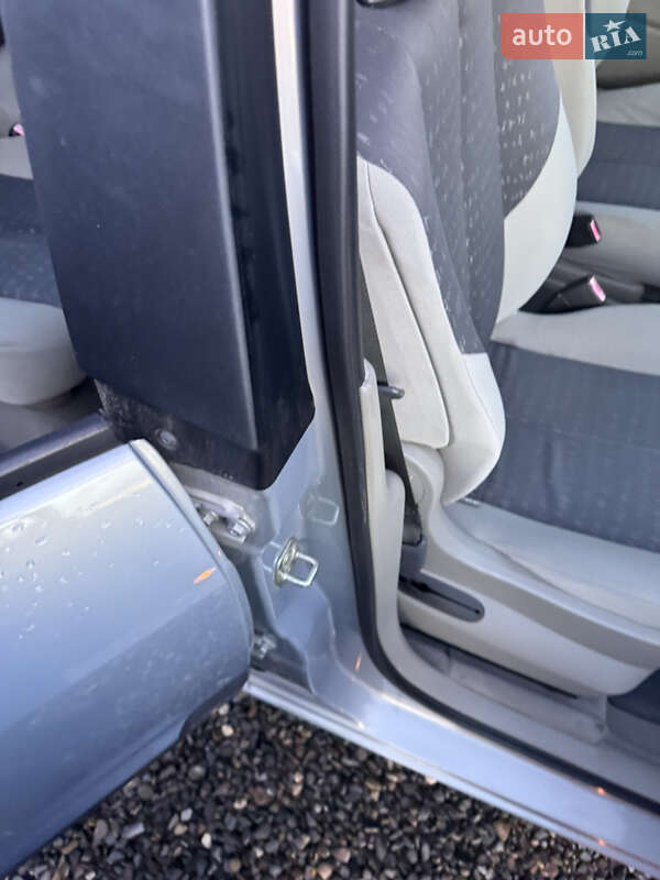 Минивэн Renault Scenic 2005 в Виноградове